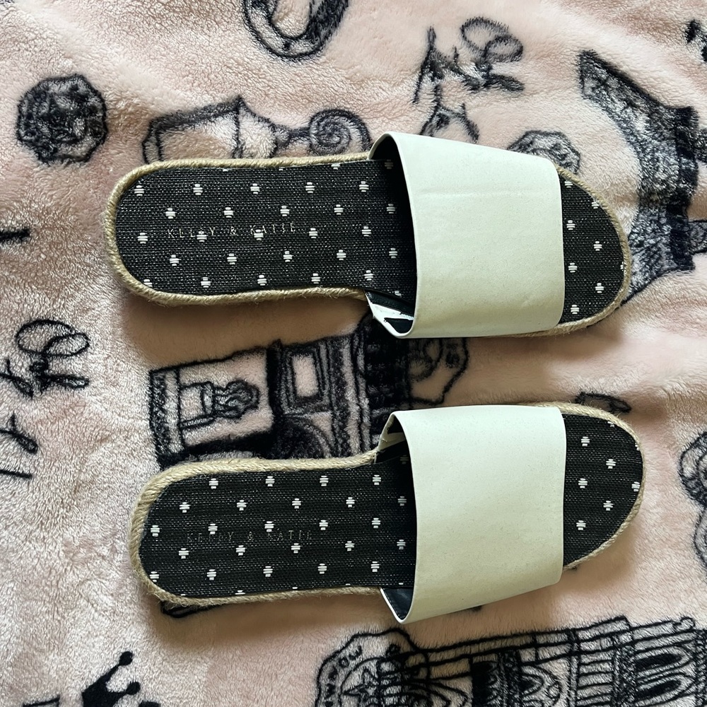 Woman sandal slides